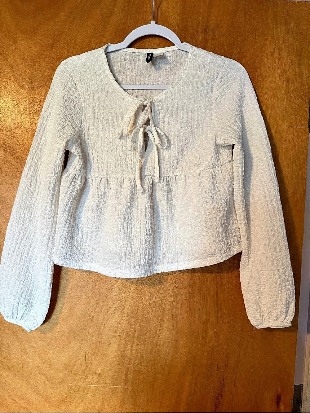 H&M XXS Textured Tie-Front Blouse in White Size Medium Like New